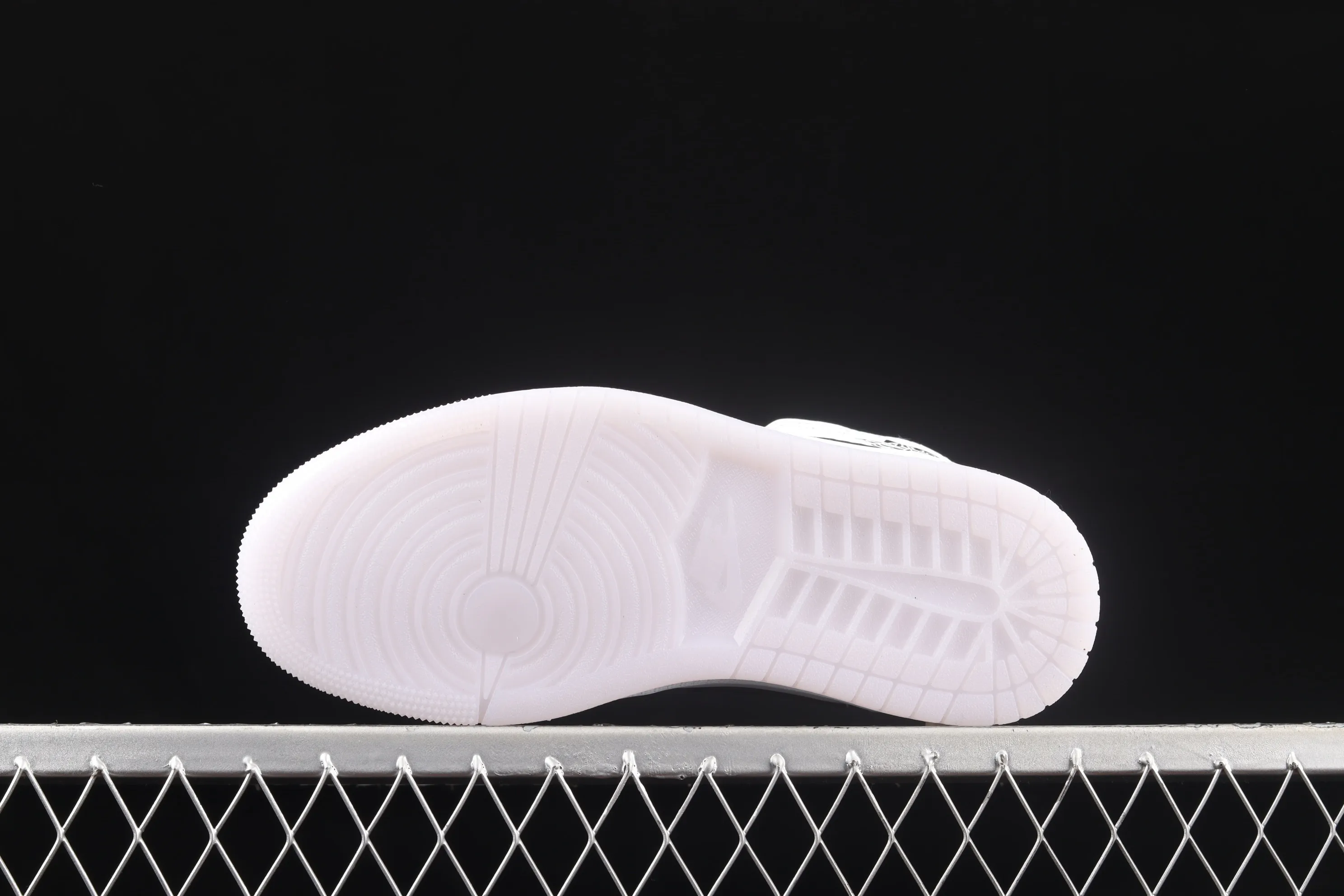All categories Air Jordan Jordan series basketball shoes Air Jordan 1 Mid Air Jordan 1 Mid "Diamond Shorts" AJ1 Joe 1 Pearlescent White Black Panda DH6933-100
